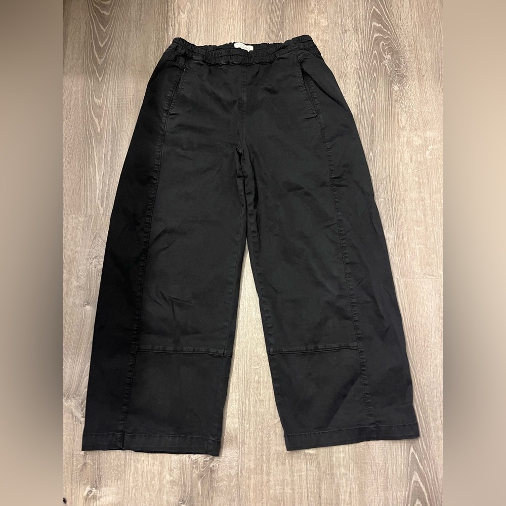 Pilcro Wide Leg Cropped Pants in Black - Picture 5 of 7